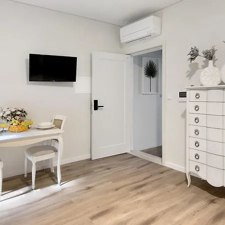Village 6 Apartment *